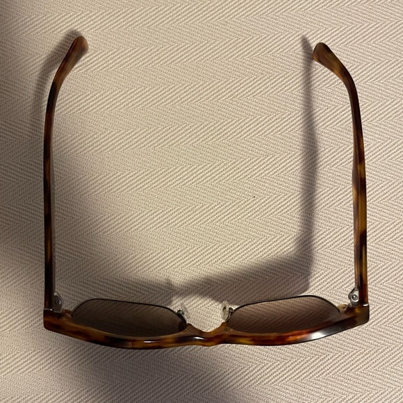 Vintage Prada sunglasses in brown tortoiseshell with case. - Picture 4 of 4